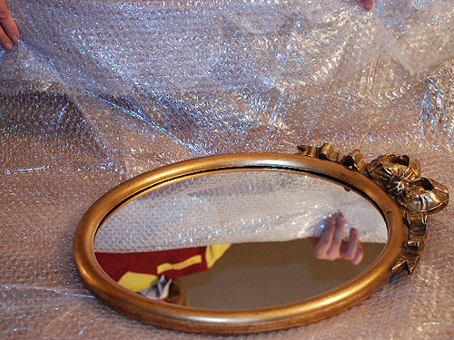 A mirror is carefully protected for transport.